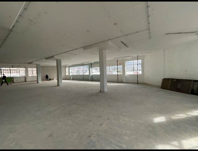 1,600M² OFFICE TO LET IN GARDENS