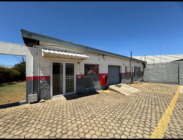2,000M² INDUSTRIAL YARD TO LET IN CHAMDOR