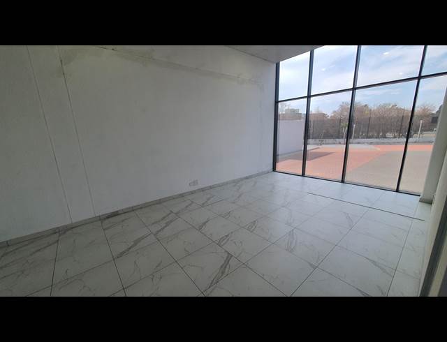 1,300M² WAREHOUSE TO LET IN ORMONDE
