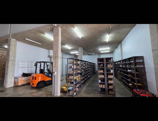 450M² WAREHOUSE TO LET IN RIVERSIDE PARK