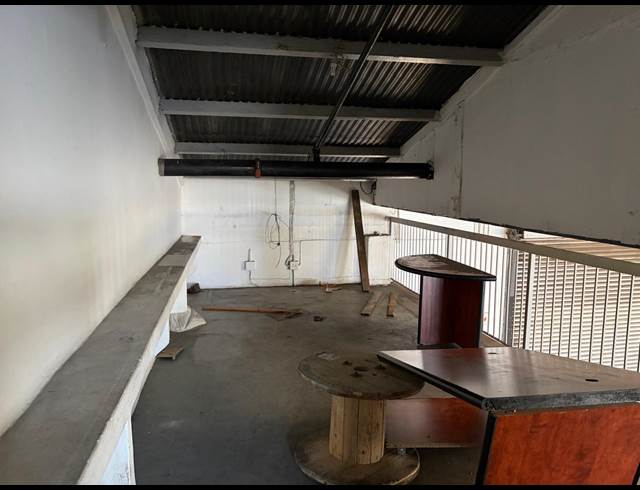 134M² WAREHOUSE TO LET IN STEELEDALE