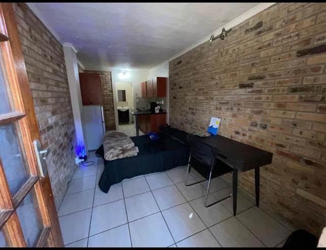 1 BEDROOM PROPERTY TO RENT IN DIE BULT