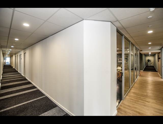 22M² SERVICED OFFICE TO LET IN VORNA VALLEY