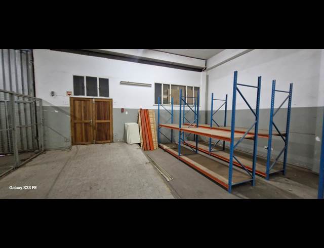 1,800M² WAREHOUSE TO LET IN TROYEVILLE