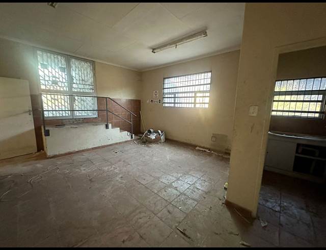 360M² WAREHOUSE TO LET IN MANUFACTA