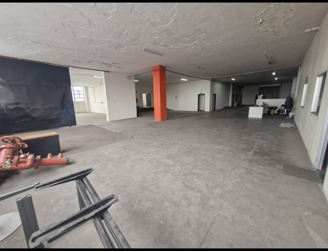 1,140M² WAREHOUSE TO LET IN WYNBERG