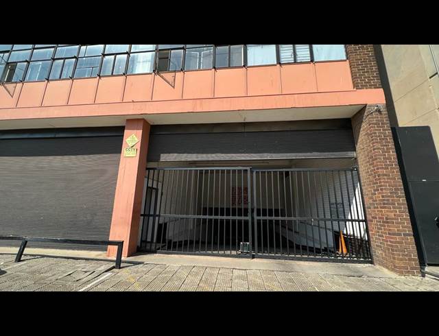 1,000M² WAREHOUSE TO LET IN NEW CENTRE