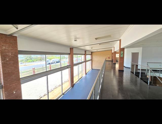 600M² SHOWROOM TO LET IN KYA SANDS