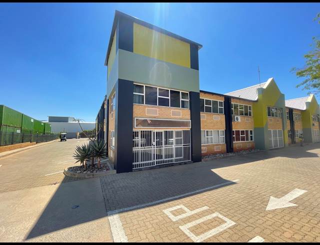 555M² WAREHOUSE TO LET IN GLEN AUSTIN AH