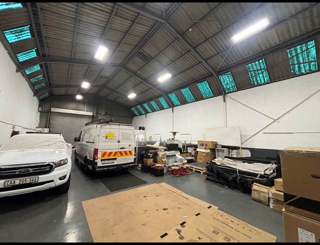 228M² WAREHOUSE TO LET IN PAROW EAST