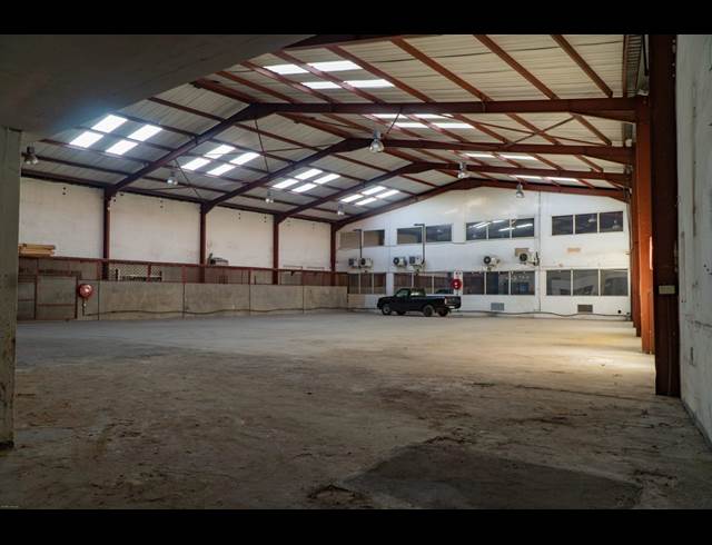 600M² WAREHOUSE TO LET IN CITY WEST