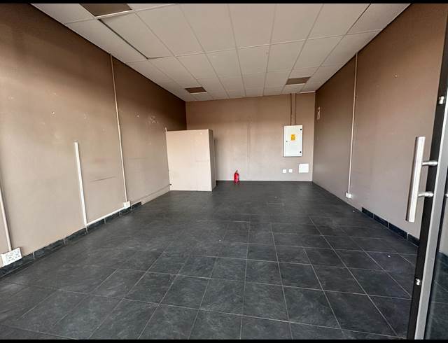 32M² RETAIL TO LET IN REYNO RIDGE