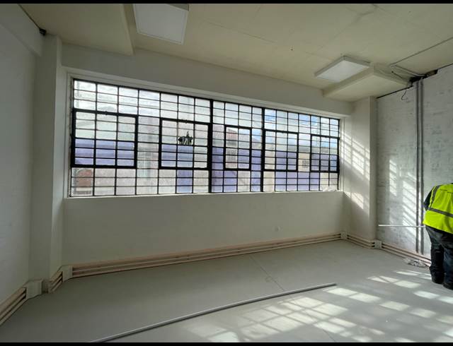 1,600M² OFFICE TO LET IN GARDENS