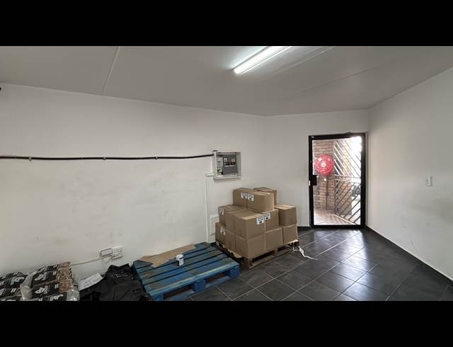175M² WAREHOUSE TO LET IN BARTLETT