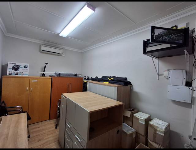 180M² OFFICE TO LET IN VINCENT