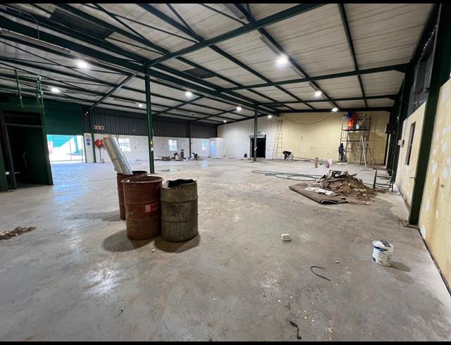 1,060M² WAREHOUSE TO LET IN GATEWAY INDUSTRIAL PARK