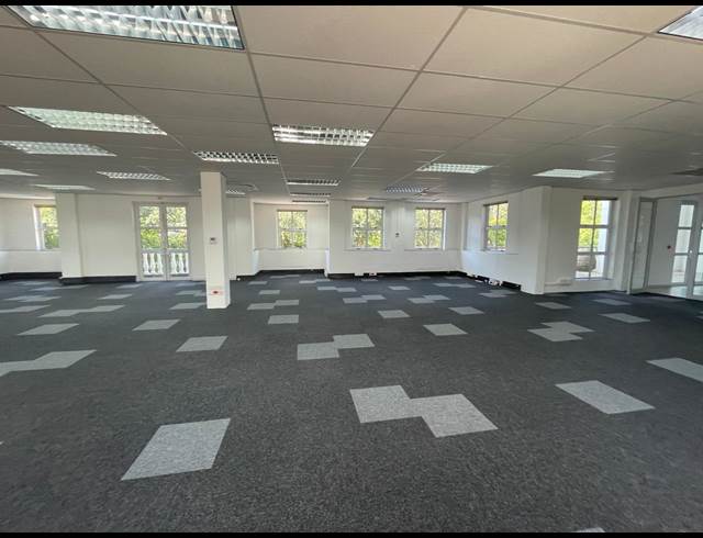 279M² OFFICE TO LET IN LYME PARK