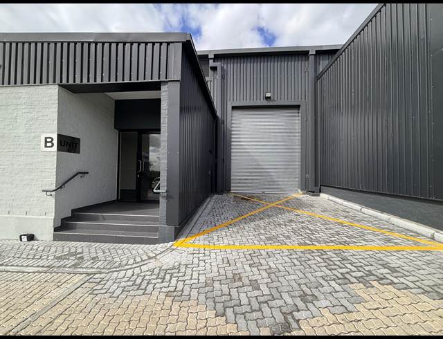 1,568M² WAREHOUSE TO LET IN CAPE FARMS