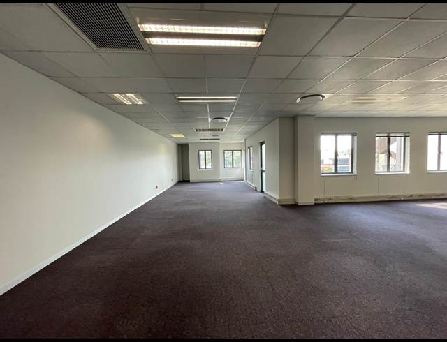 371M² OFFICE TO LET IN BRYANSTON