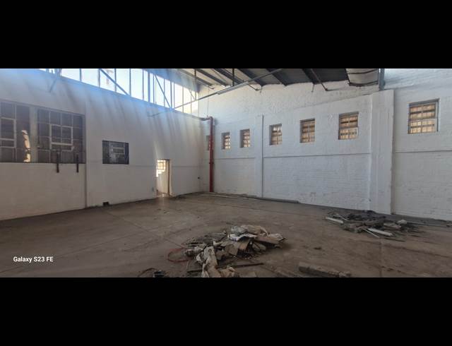 300M² WAREHOUSE TO LET IN SELBY