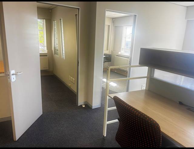 112M² BUILDING TO LET IN FOURWAYS