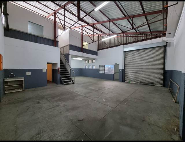 172M² WAREHOUSE TO LET IN STEELEDALE