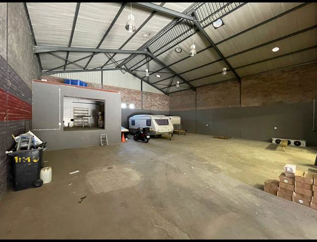482M² WAREHOUSE TO LET IN EVERITE INDUSTRIA