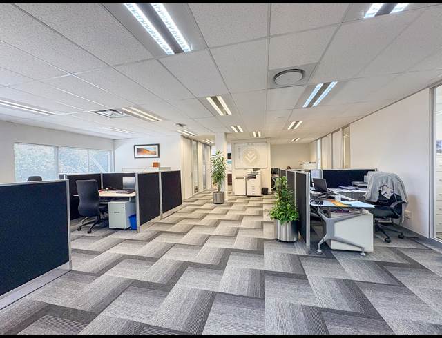301M² OFFICE TO LET IN LA LUCIA RIDGE