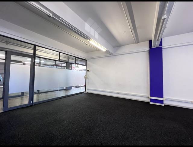 92M² OFFICE TO LET IN WOODSTOCK