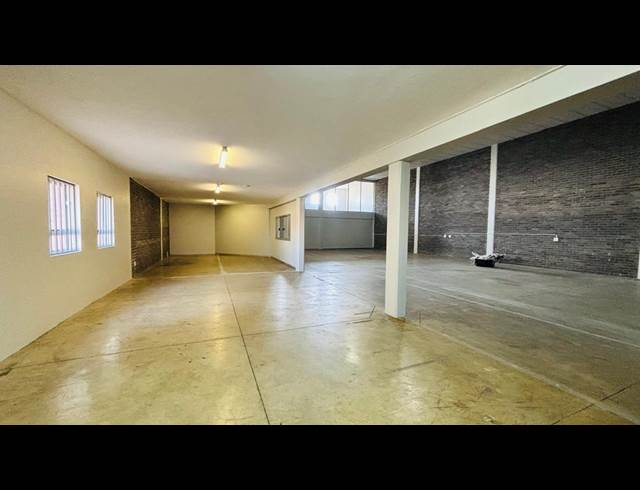550M² WAREHOUSE TO LET IN STORMILL