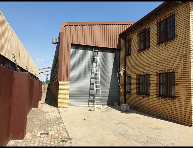 1,270M² WAREHOUSE RENTED IN WADEVILLE