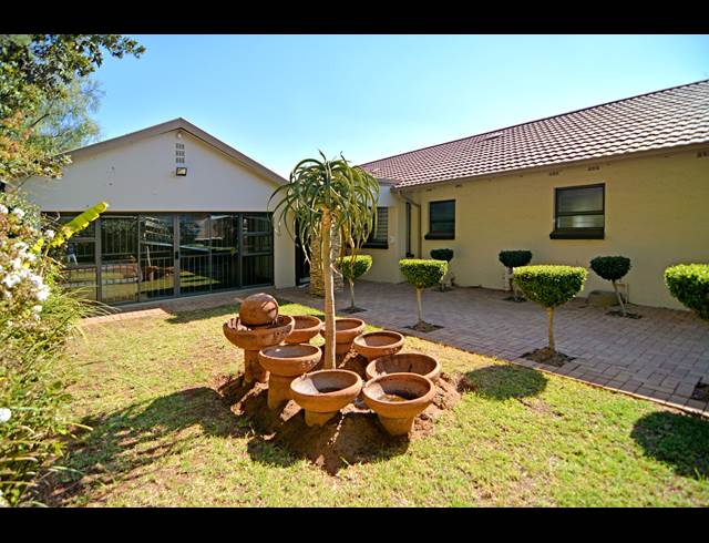 4 BEDROOM FREEHOLD RENTED IN MORNINGSIDE MANOR
