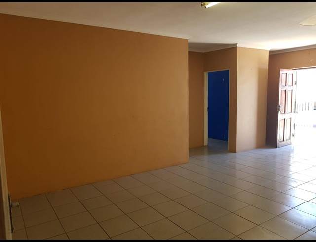 219M² BUILDING RENTED IN SAXENBURG PARK 1