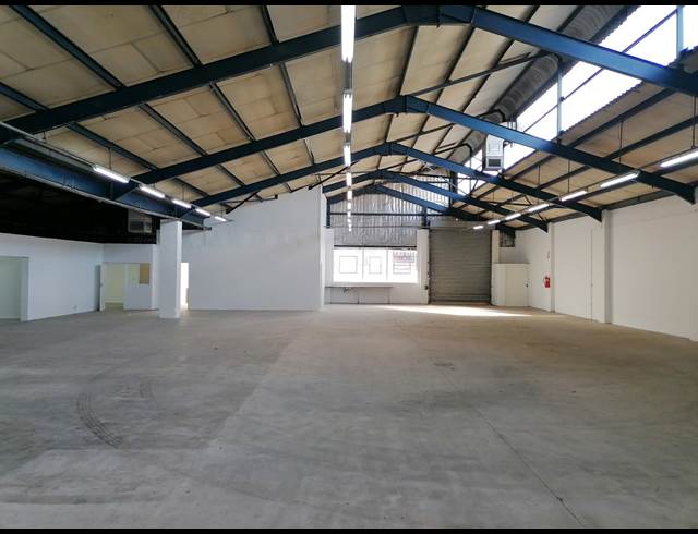 925M² WAREHOUSE TO LET IN PAROW INDUSTRIAL