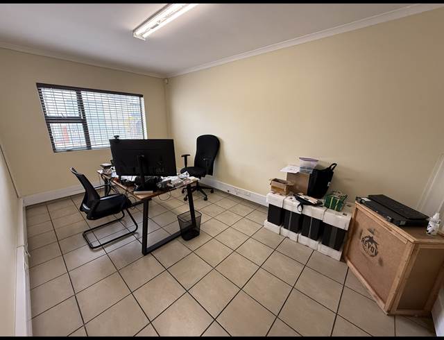 1,000M² WAREHOUSE TO LET IN SAXENBURG PARK 2