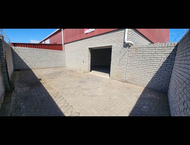 176M² WAREHOUSE TO LET IN PAARL CENTRAL