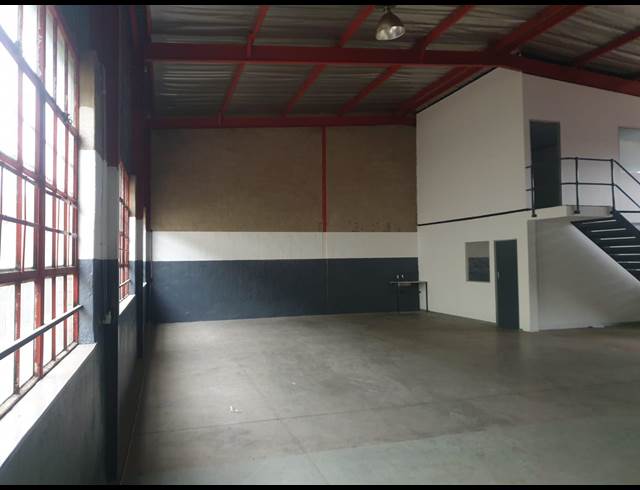 260M² WAREHOUSE TO LET IN RUSTIVIA