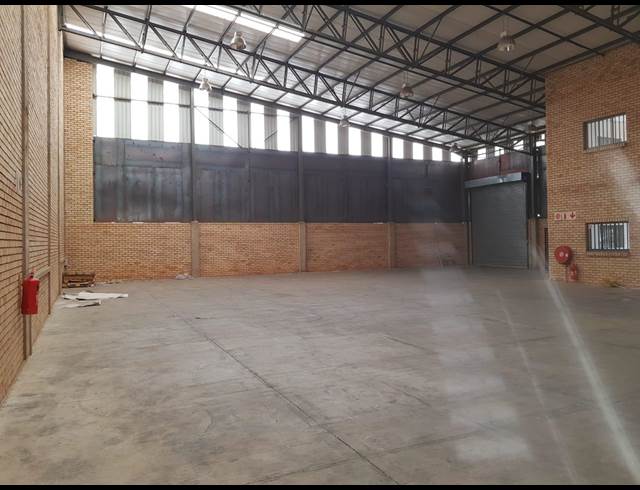 619M² WAREHOUSE RENTED IN AMALGAM