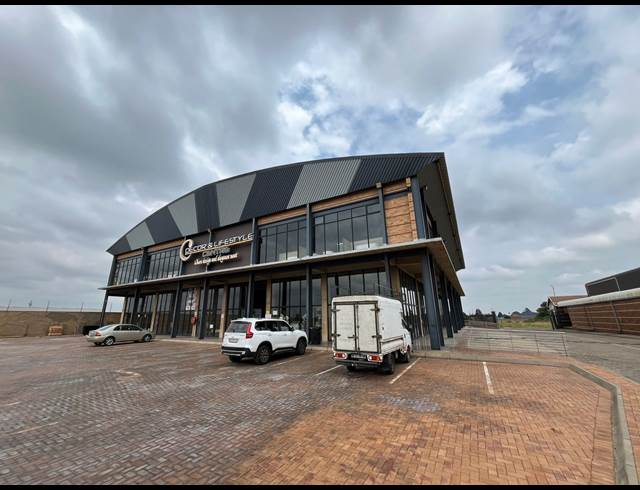 3,000M² SHOWROOM TO LET IN DALPARK