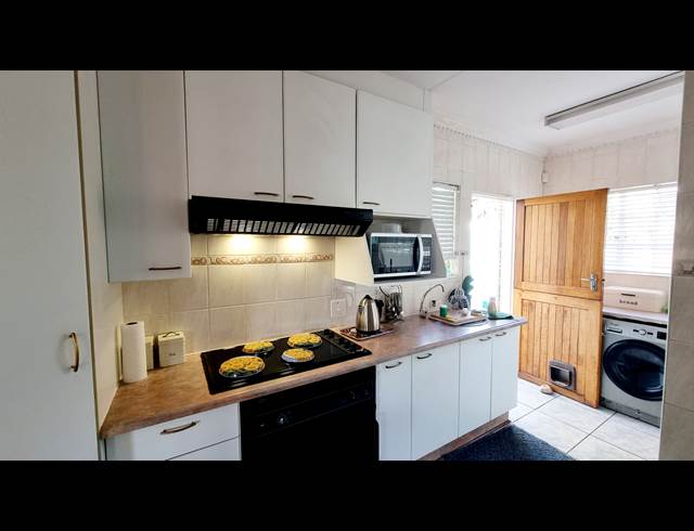 3 bed property to rent in CHANCLIFF AH