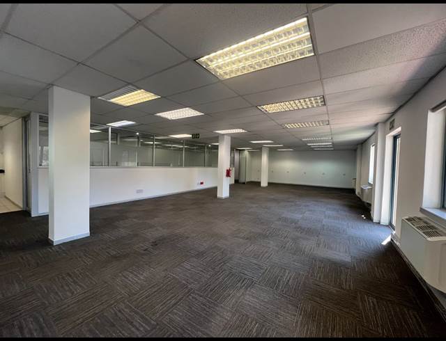 249M² OFFICE TO LET IN HYDE PARK