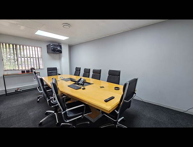 1,146M² WAREHOUSE TO LET IN JET PARK