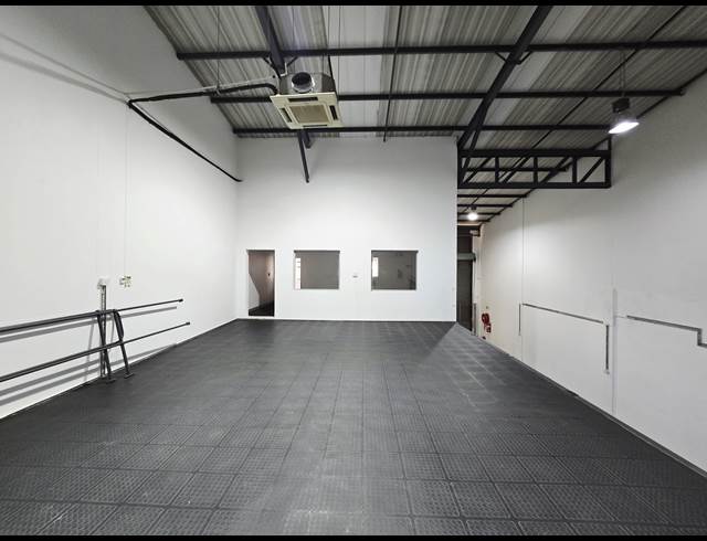 353M² WAREHOUSE TO LET IN NORTH RIDING