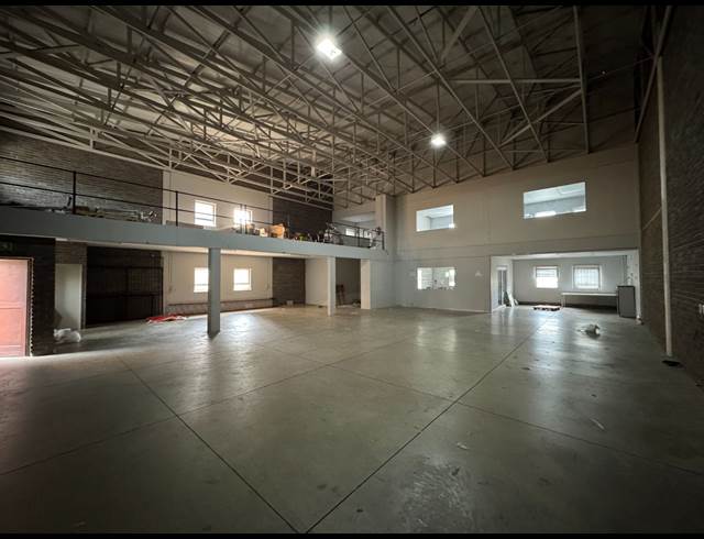 450M² WAREHOUSE TO LET IN STORMILL