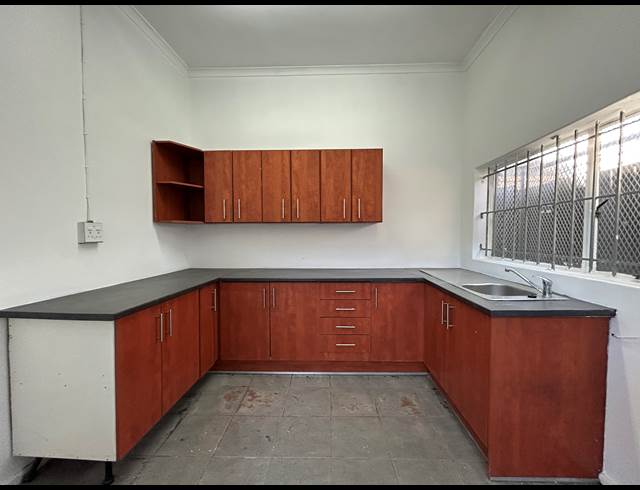 925M² WAREHOUSE TO LET IN PAROW INDUSTRIAL