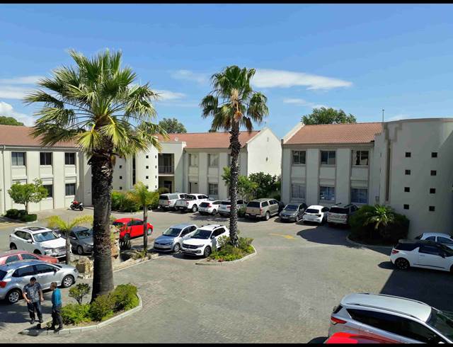 164M² OFFICE TO LET IN DURBANVILLE CENTRAL