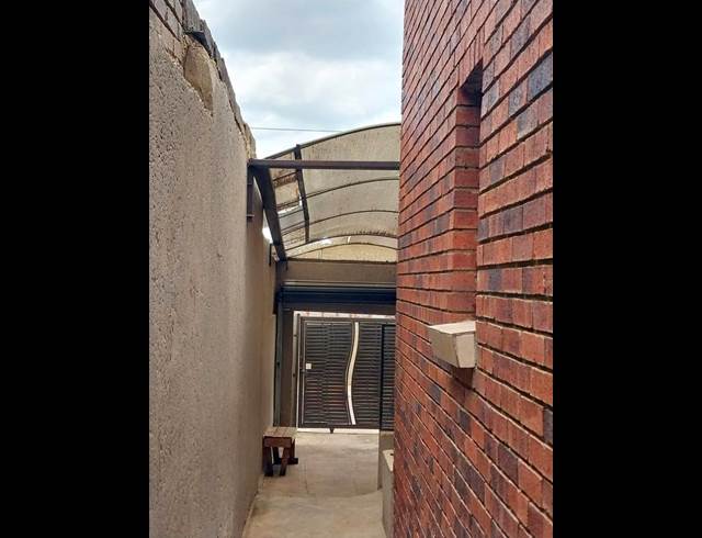2 BEDROOM PROPERTY TO RENT IN MEADOWLANDS