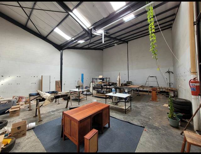 250M² WAREHOUSE RENTED IN KILLARNEY GARDENS