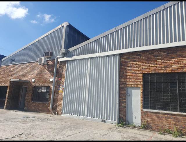 2,383M² FACTORY RENTED IN BELLVILLE SOUTH INDUSTRIA