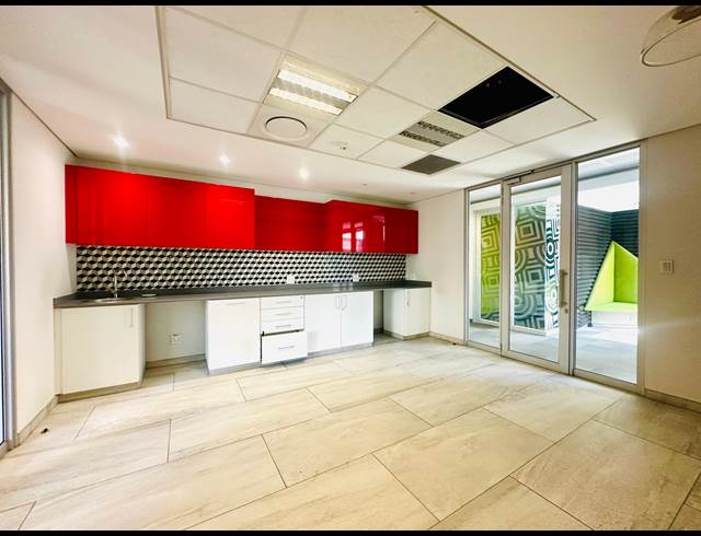 2,612M² OFFICE TO LET IN BRYANSTON